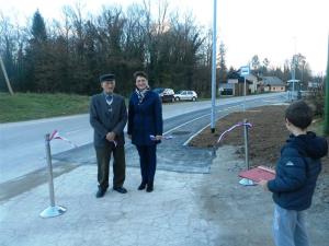 Otvoritev avtobusnega postajališča, pločnika in javne razsvetljave v Stranski vasi 6